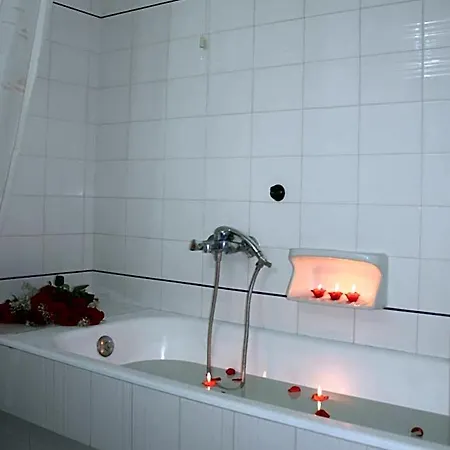 Kouros Otel